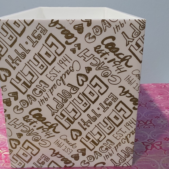 Coach Logo Box - Picture 2 of 7
